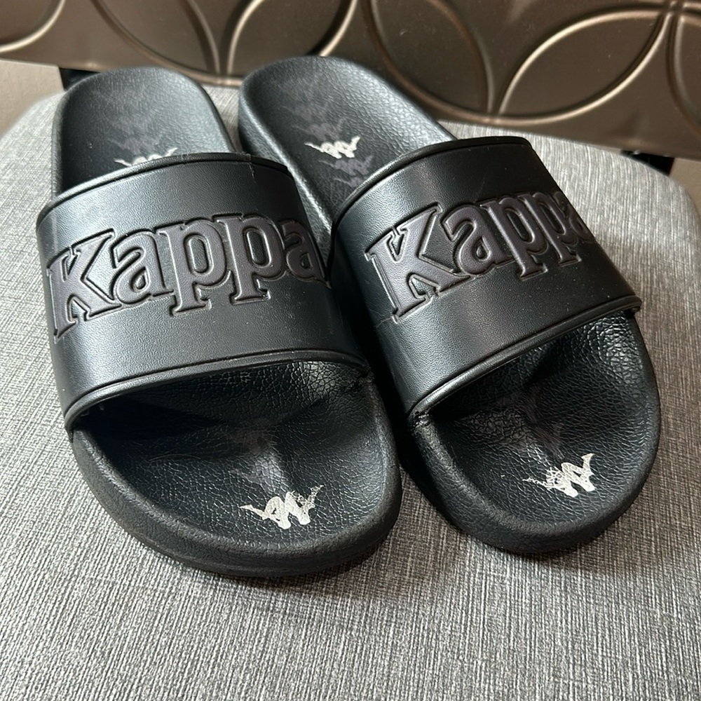 Kappa - 222 Banda Adam 9 Slides